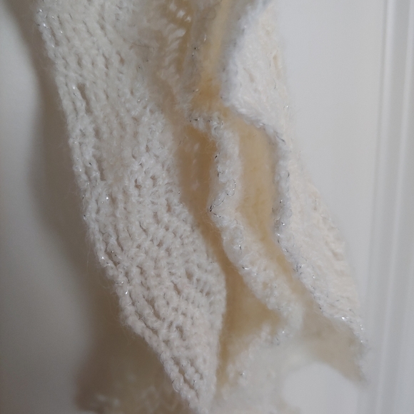 Scalloped Cream Knitted Scarf ✨ free with purchase - Picture 2 of 3